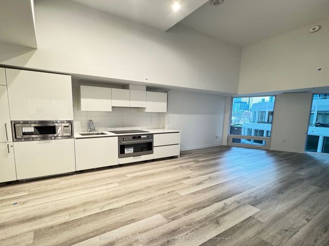 605 - 234 Simcoe St