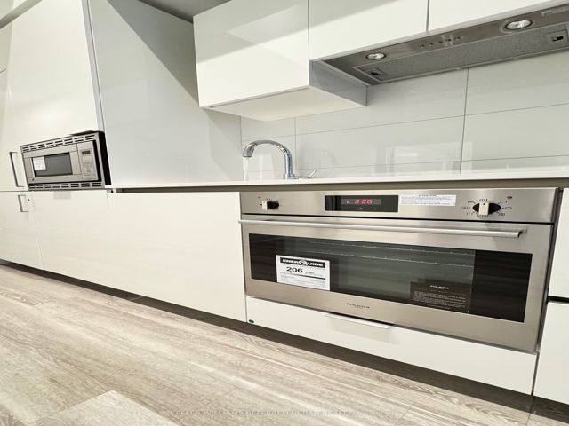 605 - 234 Simcoe St