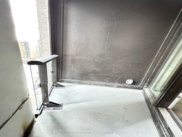 605 - 234 Simcoe St