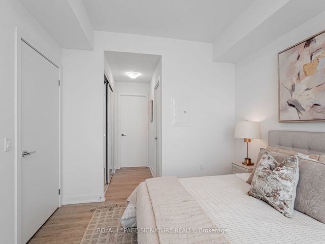 215 - 250 Lawrence Ave W