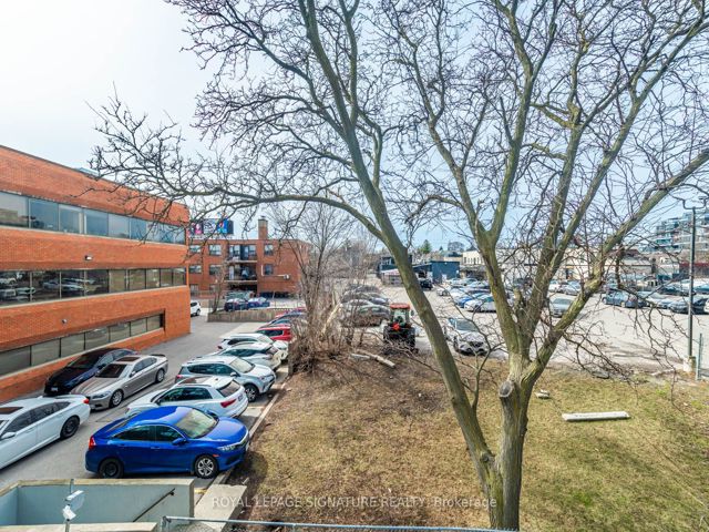 215 - 250 Lawrence Ave W