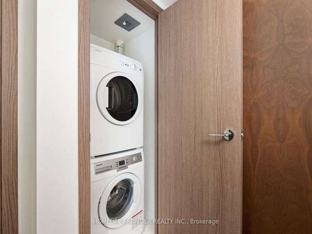 1103 - 19 Bathurst St
