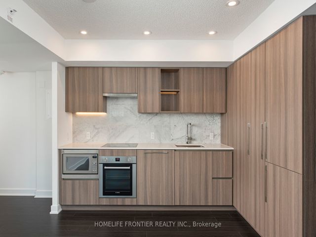 1103 - 19 Bathurst St