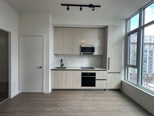 606 - 425 Front St E