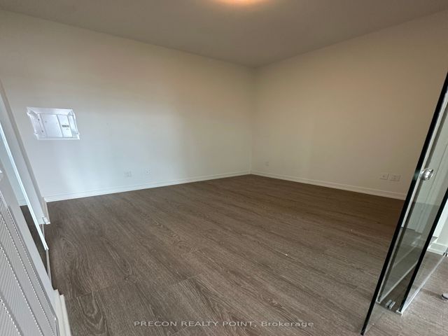 606 - 425 Front St E