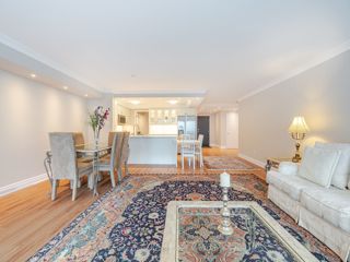 2106 - 33 University Ave