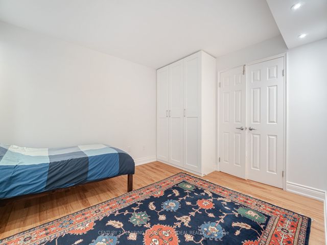 2106 - 33 University Ave