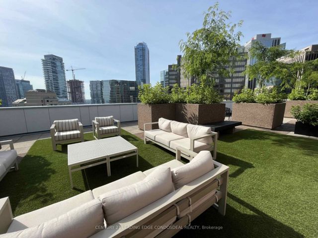 2106 - 33 University Ave