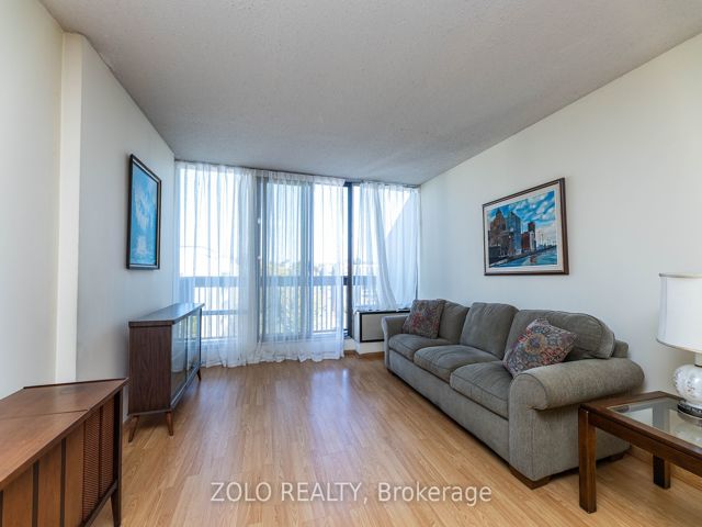 516 - 20 Fashion Roseway