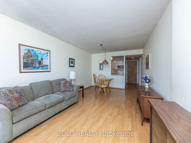 516 - 20 Fashion Roseway