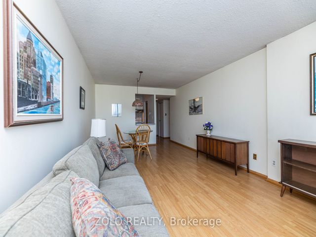 516 - 20 Fashion Roseway