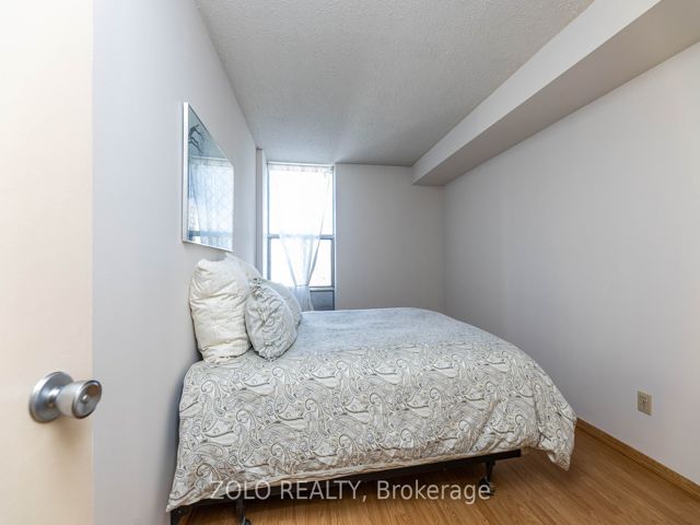 516 - 20 Fashion Roseway