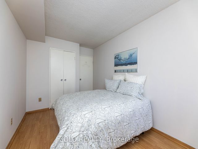 516 - 20 Fashion Roseway