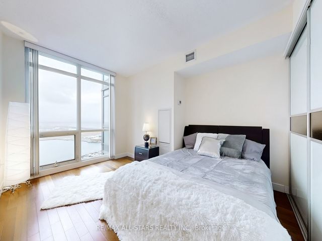 4211 - 15 Fort York Blvd