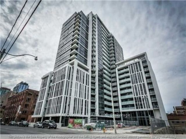 814 - 400 Adelaide St E