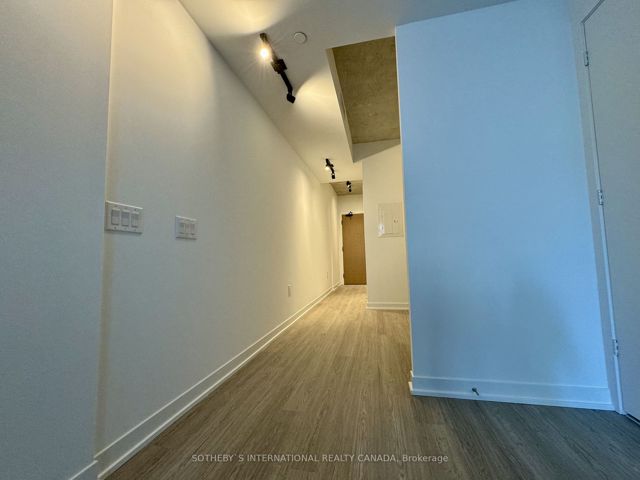 507 - 195 McCaul St
