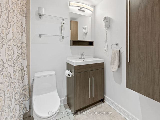 209 - 16 Harrison Garden Blvd