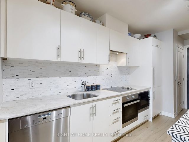 418 - 23 Glebe Rd W