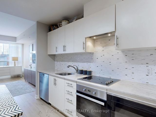 418 - 23 Glebe Rd W