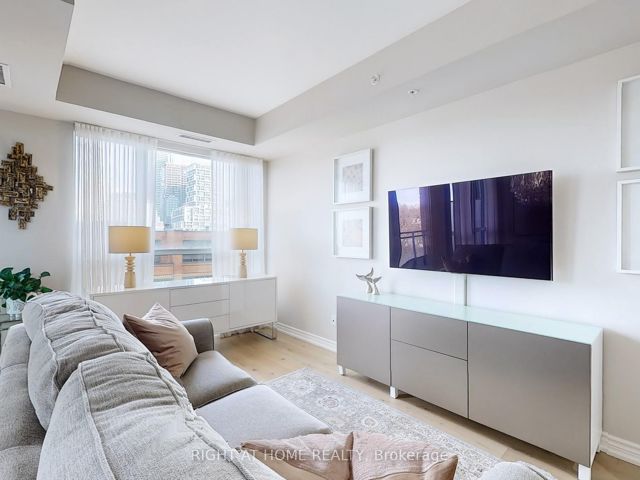 418 - 23 Glebe Rd W