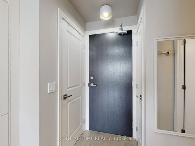 418 - 23 Glebe Rd W