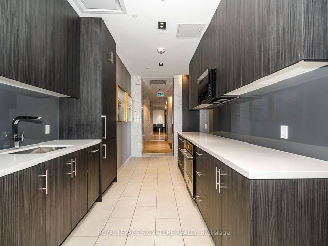1505 - 330 Richmond St W