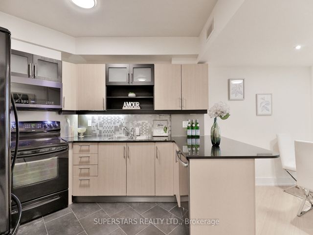 M02 - 350 Wellington St W
