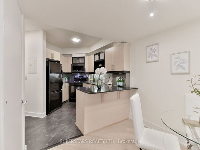 M02 - 350 Wellington St W