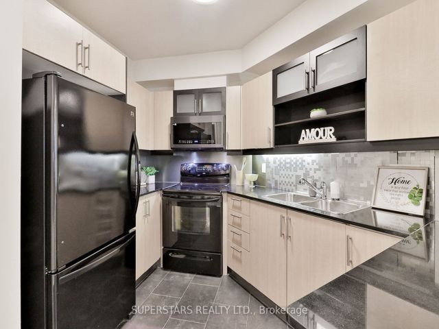 M02 - 350 Wellington St W