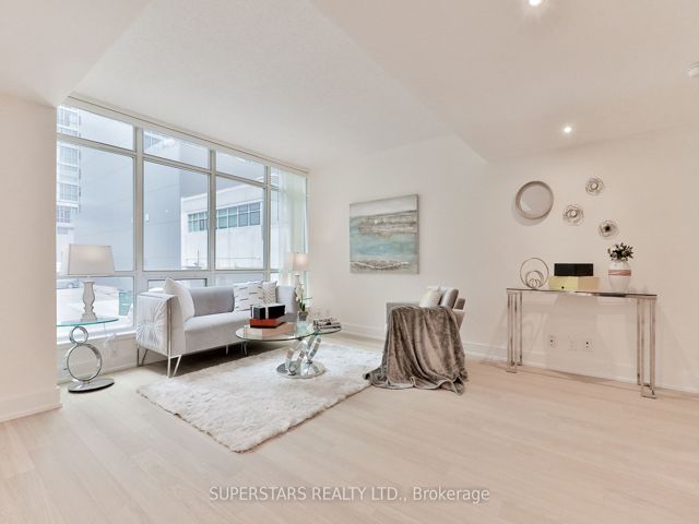 M02 - 350 Wellington St W