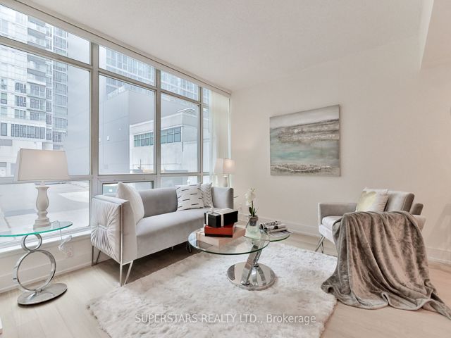 M02 - 350 Wellington St W