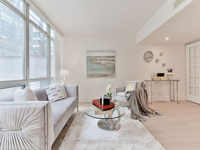 M02 - 350 Wellington St W