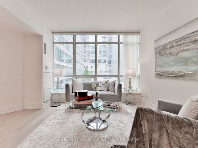 M02 - 350 Wellington St W