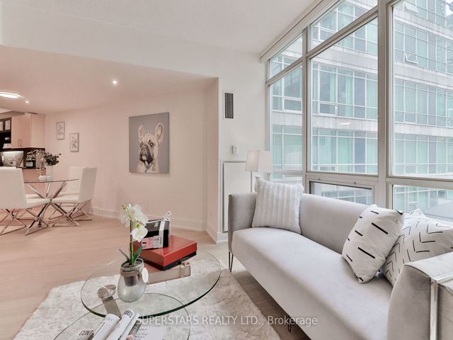 M02 - 350 Wellington St W