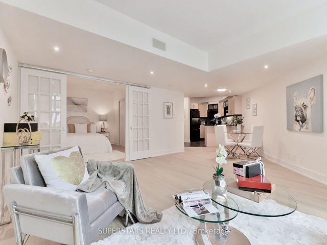 M02 - 350 Wellington St W