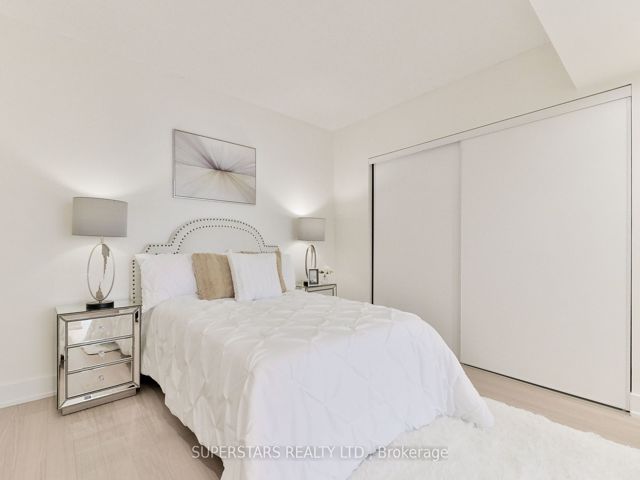 M02 - 350 Wellington St W