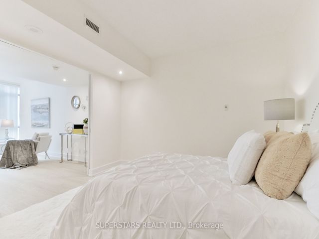 M02 - 350 Wellington St W