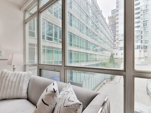 M02 - 350 Wellington St W