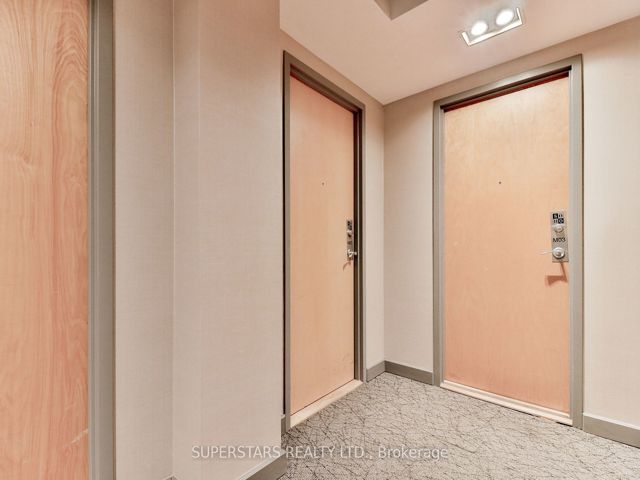 M02 - 350 Wellington St W