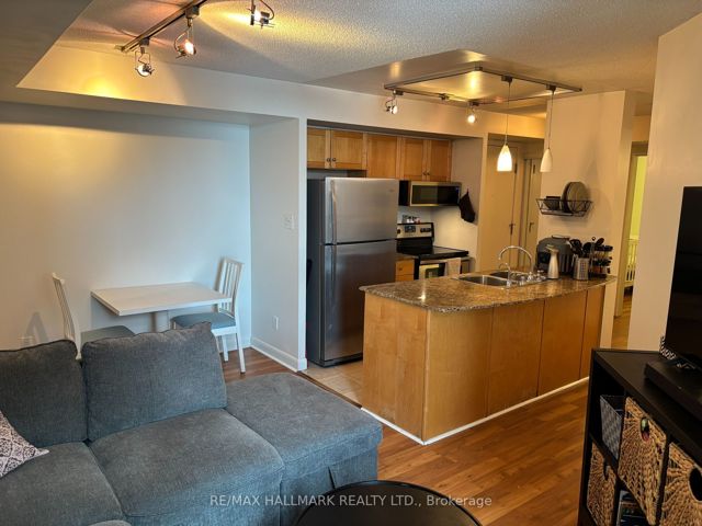 1453 - 313 Richmond St E