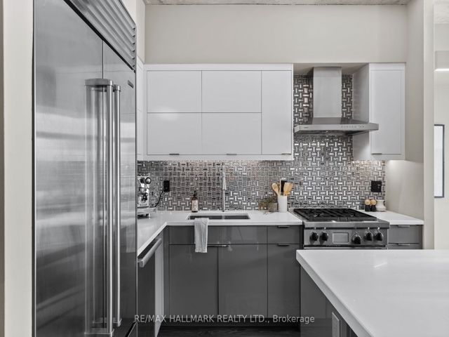 PH 1029 - 55 Stewart St