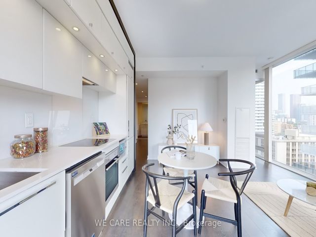 1410 - 15 Grenville St