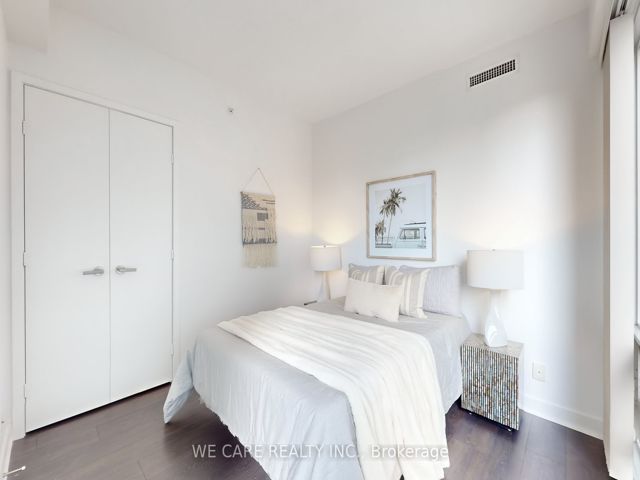 1410 - 15 Grenville St