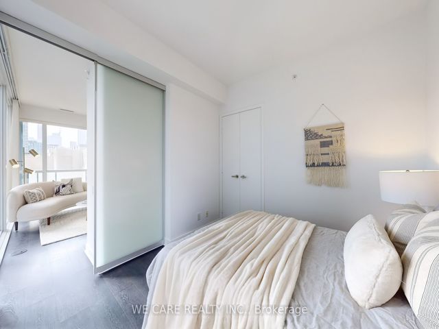1410 - 15 Grenville St