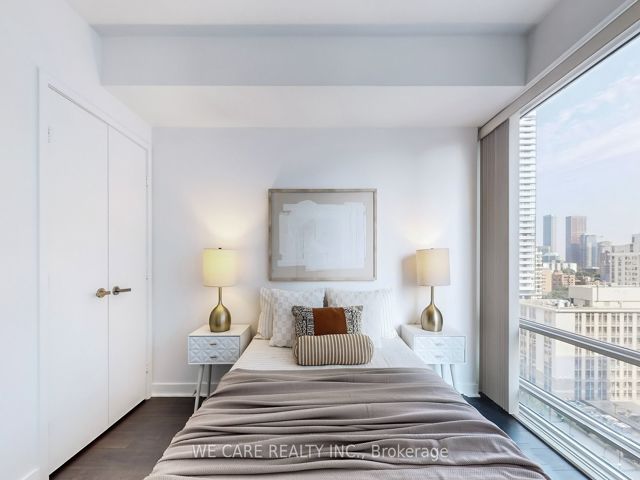 1410 - 15 Grenville St