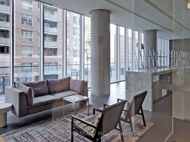 1410 - 15 Grenville St