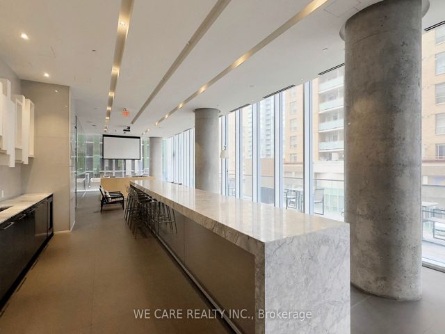 1410 - 15 Grenville St