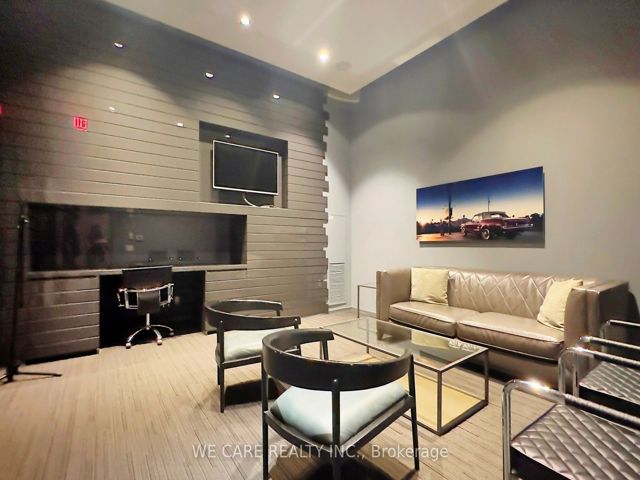 1410 - 15 Grenville St