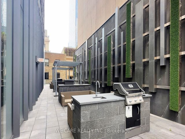 1410 - 15 Grenville St