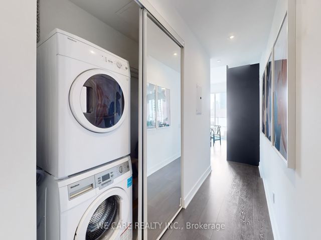 1410 - 15 Grenville St